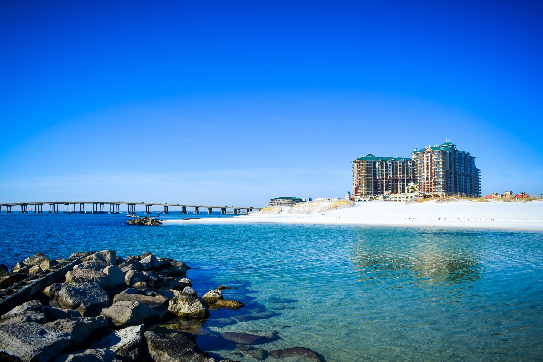 Bridge in Destin surrounded by beaches and ocean